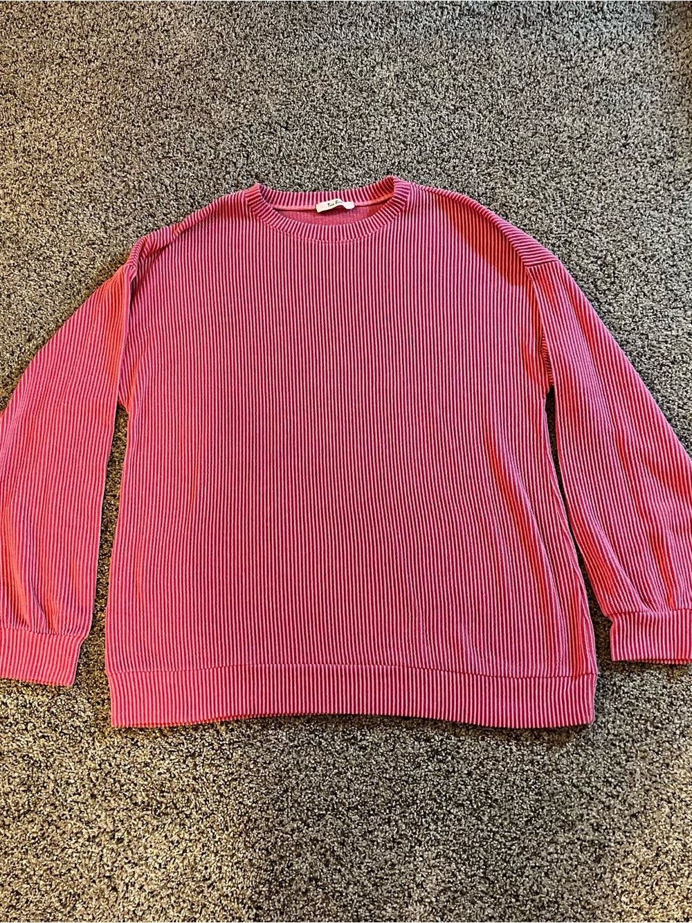 Tres Bien Ribbed Crewneck Top in Bright Pink